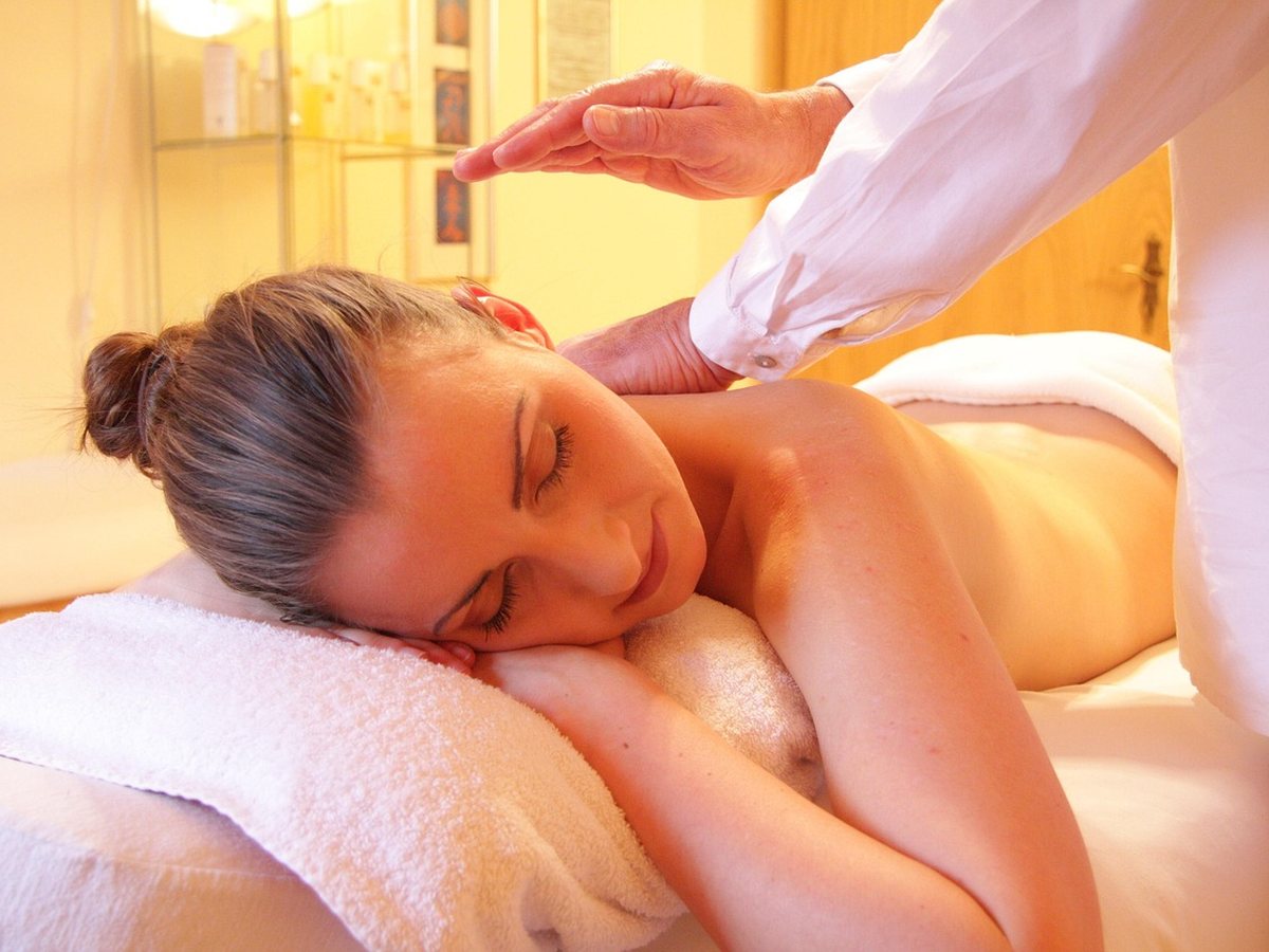 Modelage relaxant du dos en institut